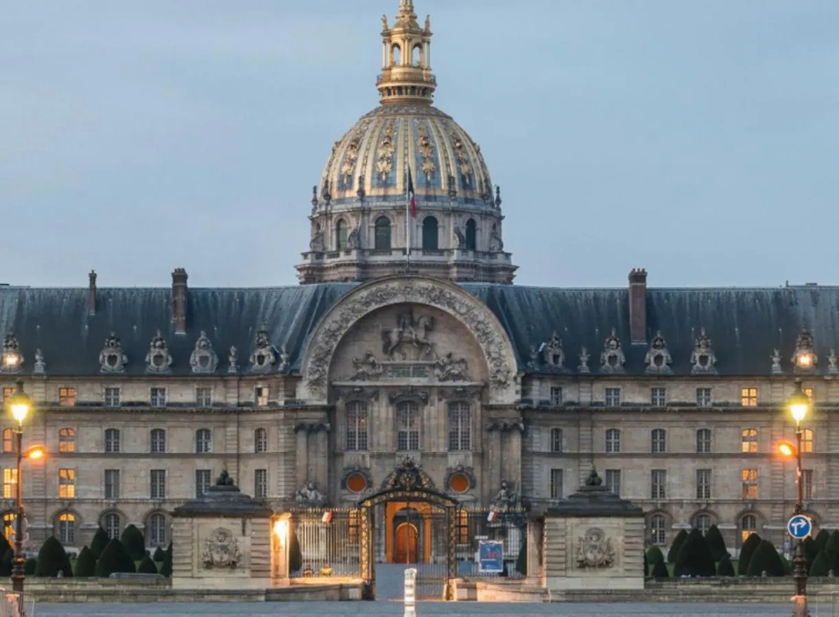 Studio Parisien Tout Eiffel 7E