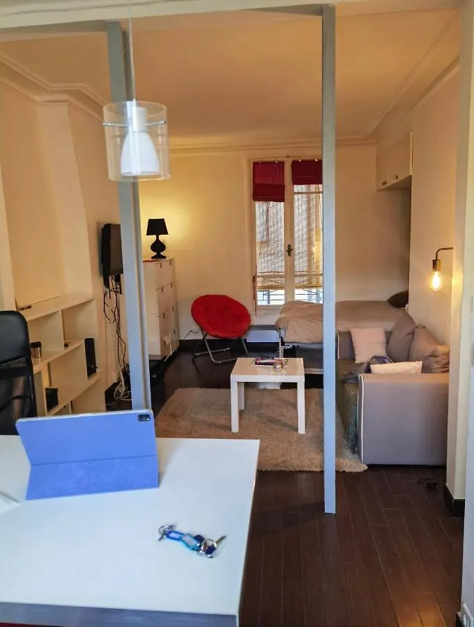 Studio Parisien Tout Eiffel 7E France